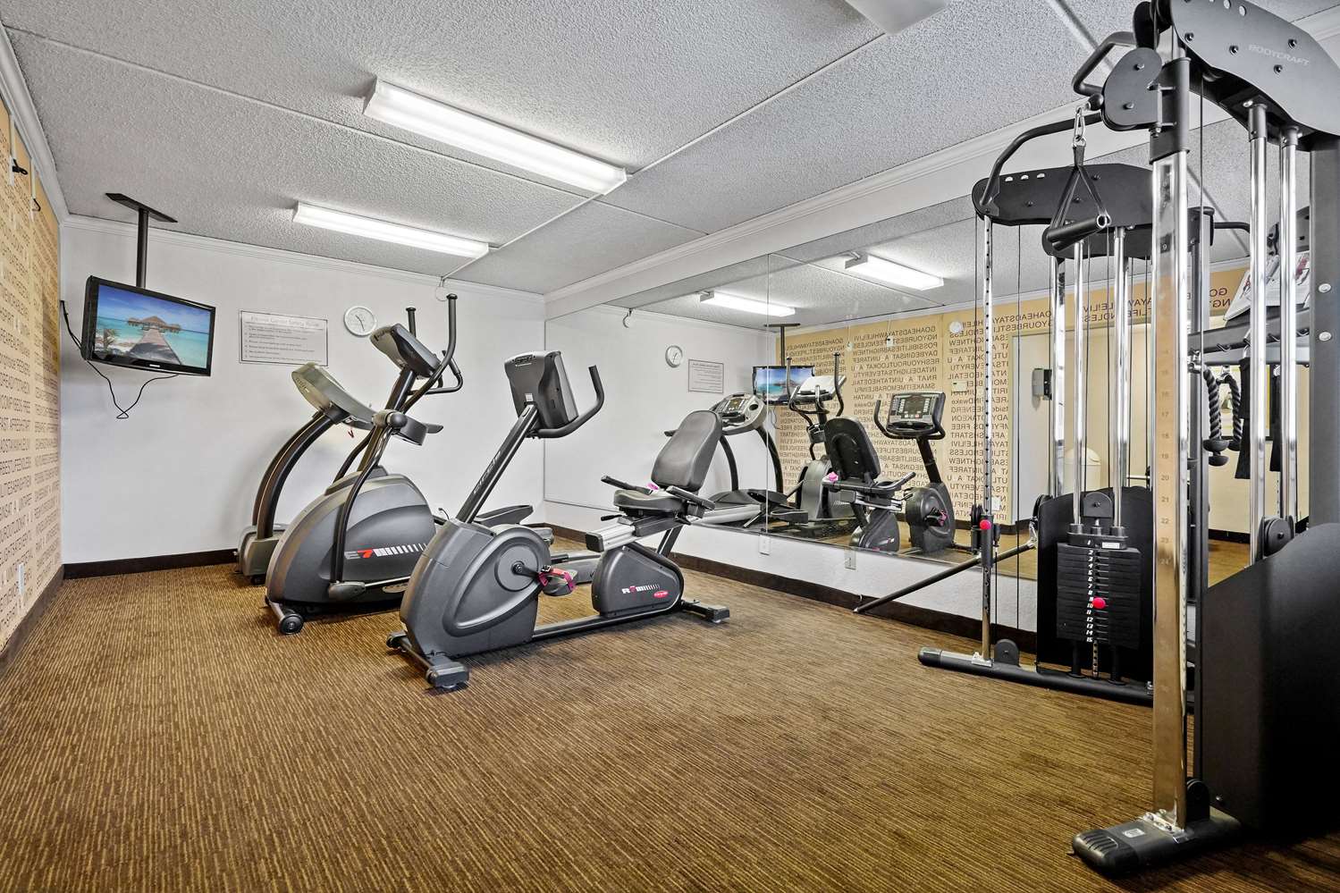 La Quinta Inn by Wyndham Costa Mesa / Newport Beach 16/23