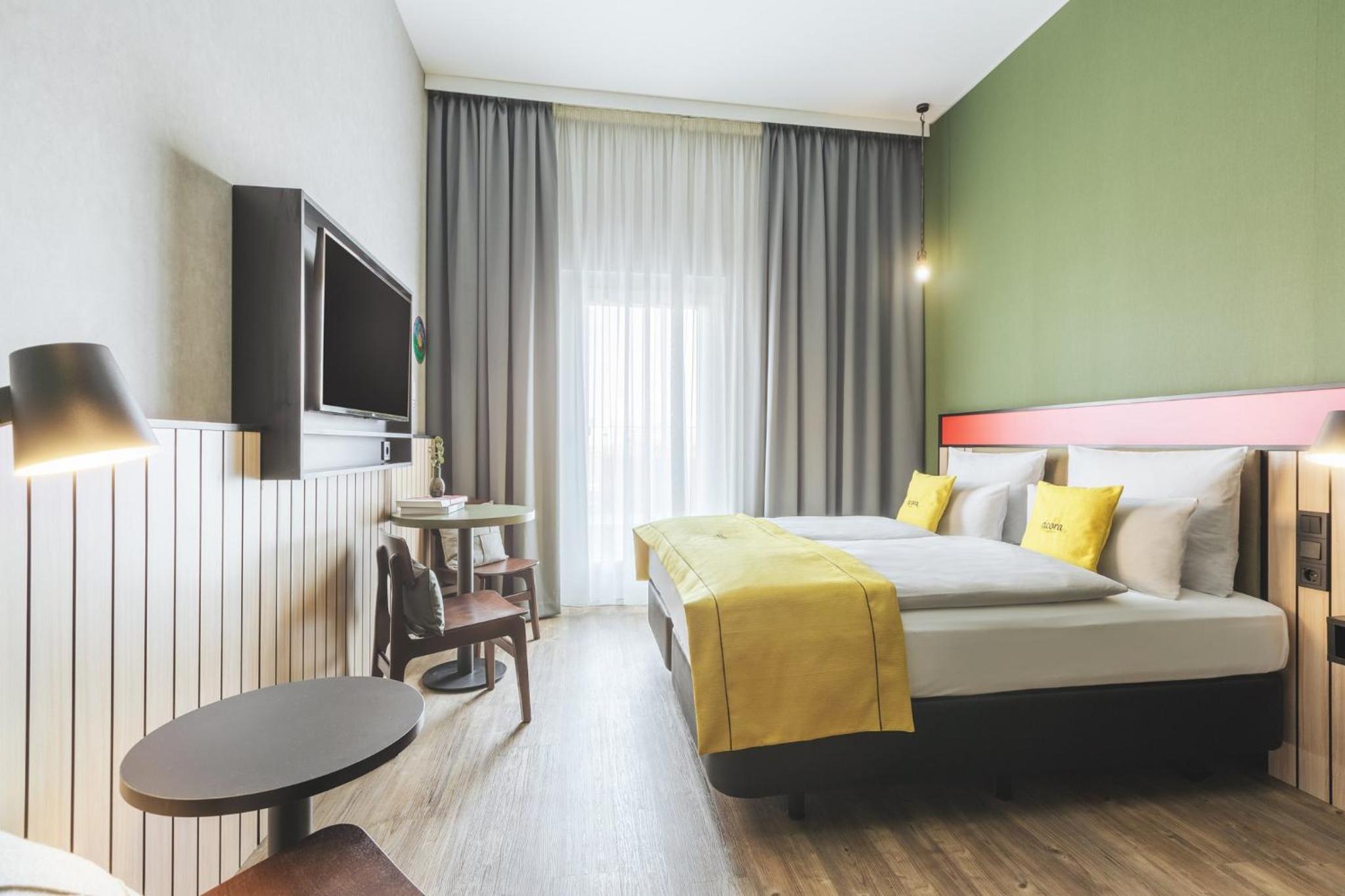 غرفة بريميوم بسرير كينج وسرير كوين بمطبخ صغير، Holiday Inn - the niu, Amity Potsdam by IHG 6/10