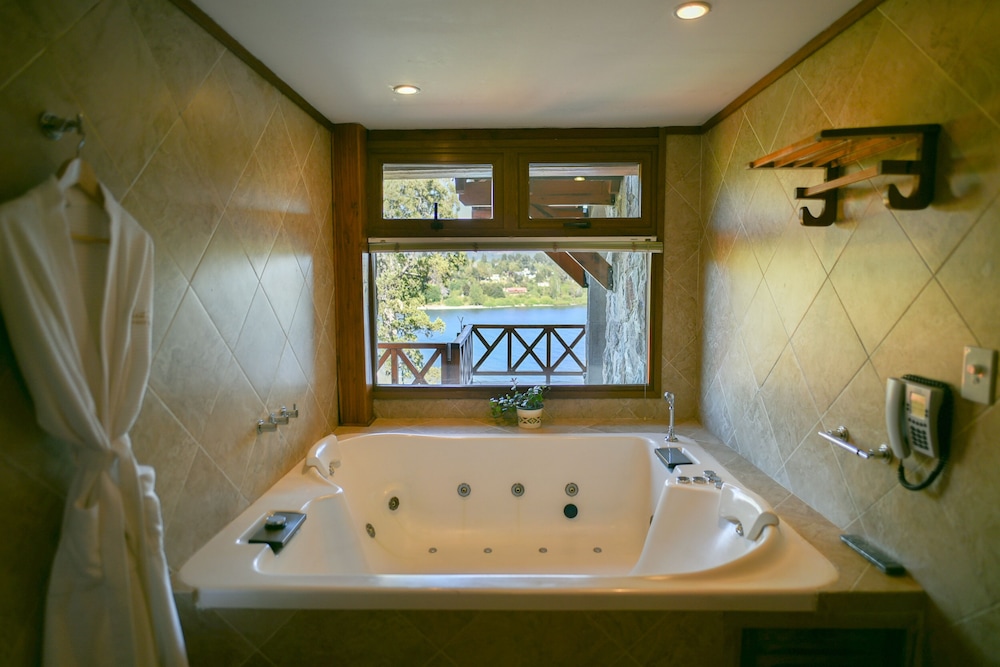 Charming Luxury Lodge and Private Spa 8/74