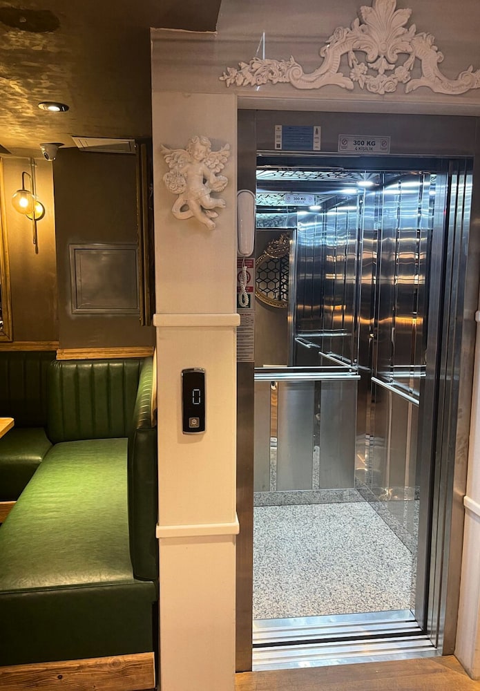 Aleksandr Pera Hotel 28/50