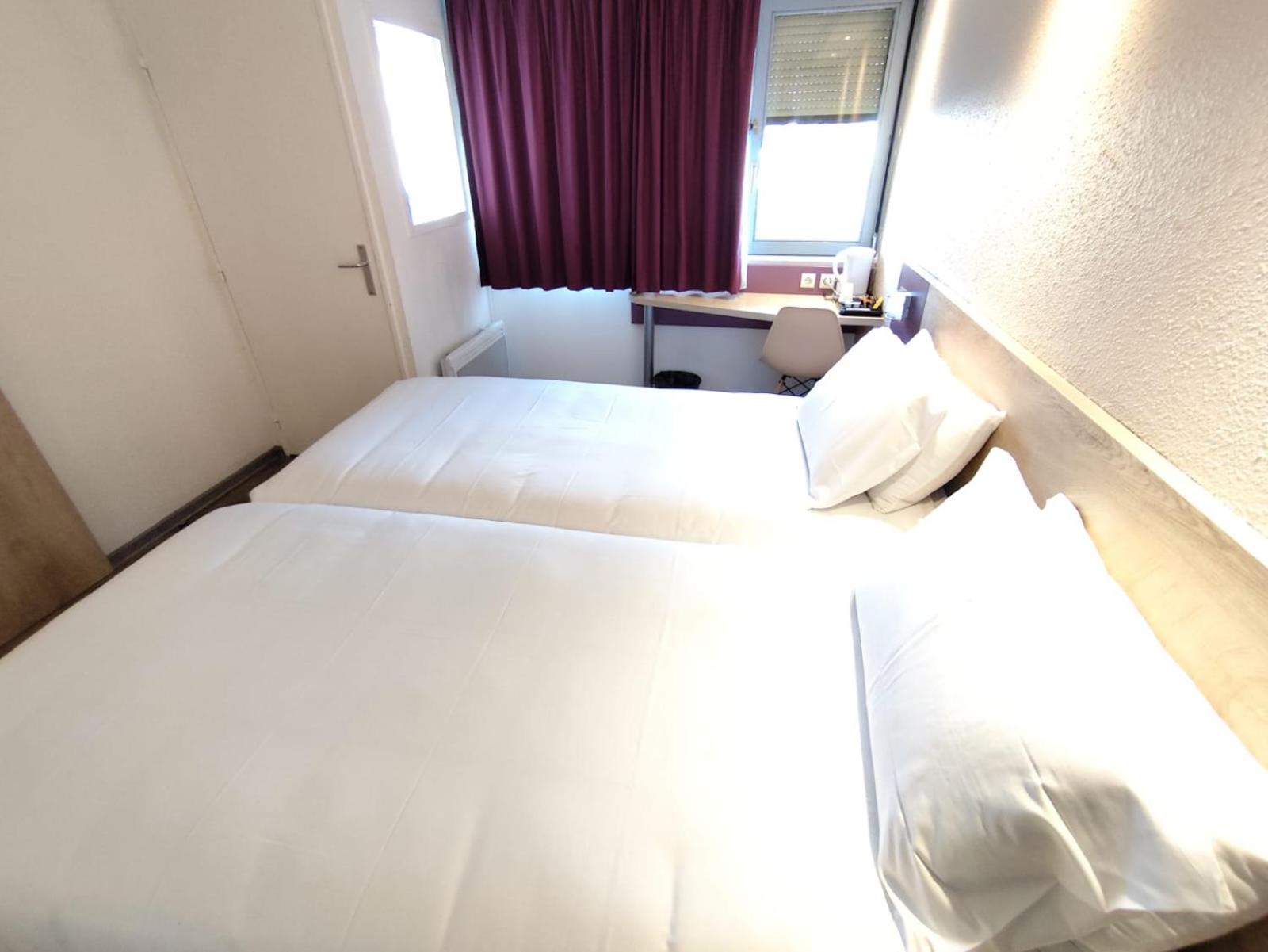 Room, Single Bed