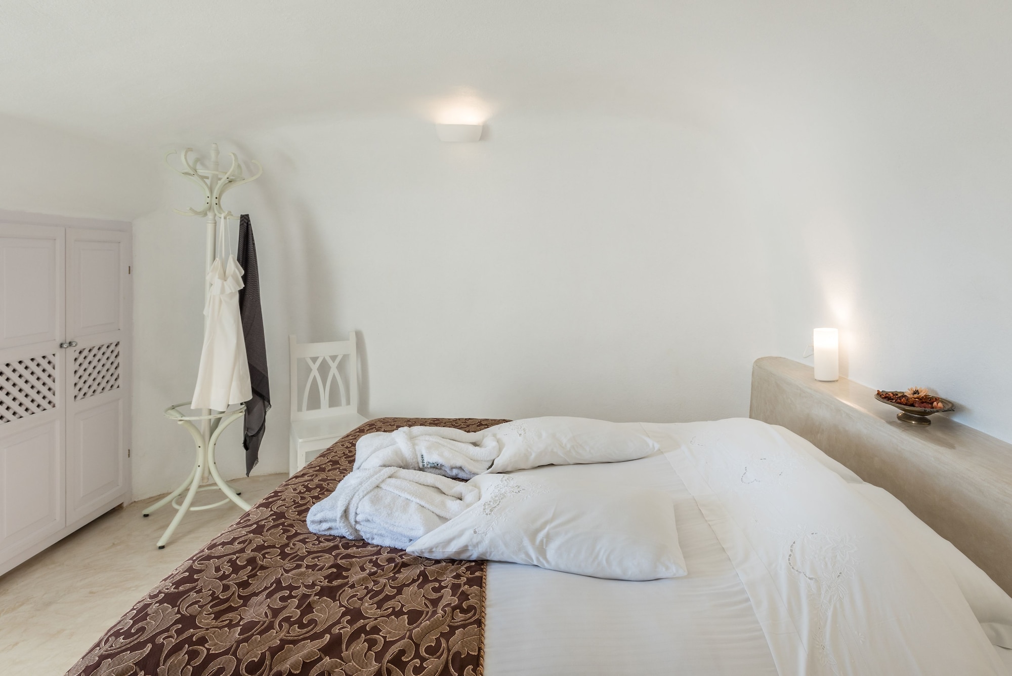 Suite, 1 Single and 2 Double Beds, Caldera View, Sofa