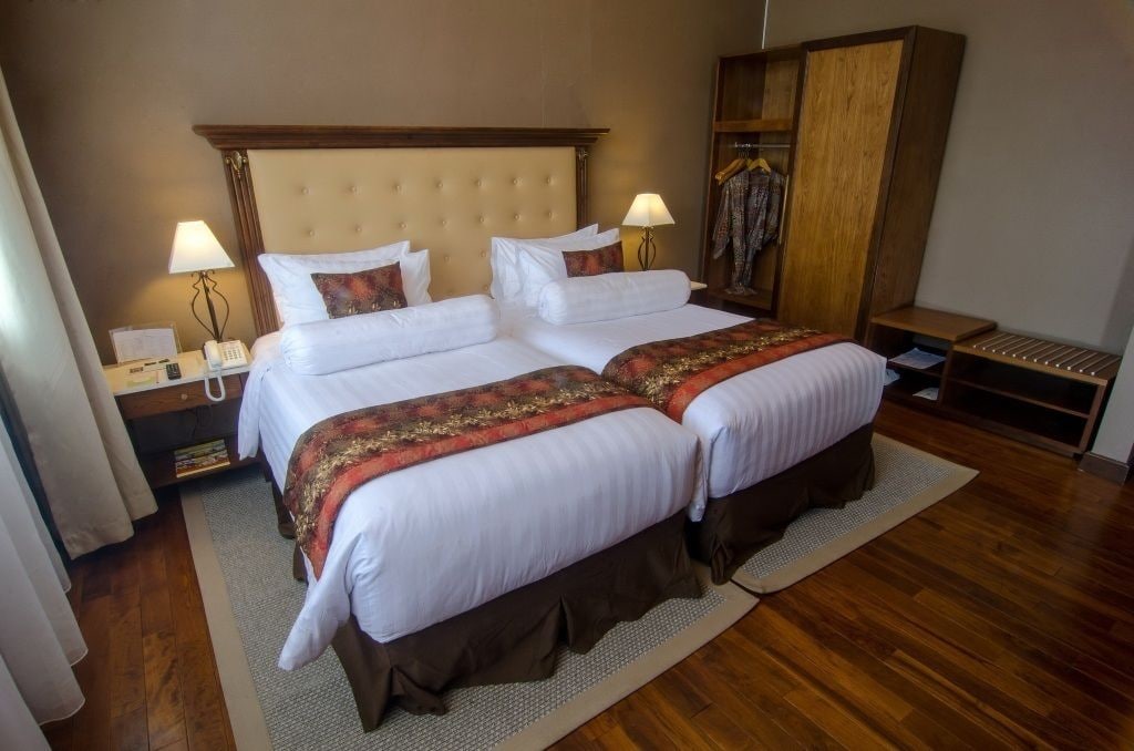 BUSINESS, EXECUTIVE, TWIN BEDS