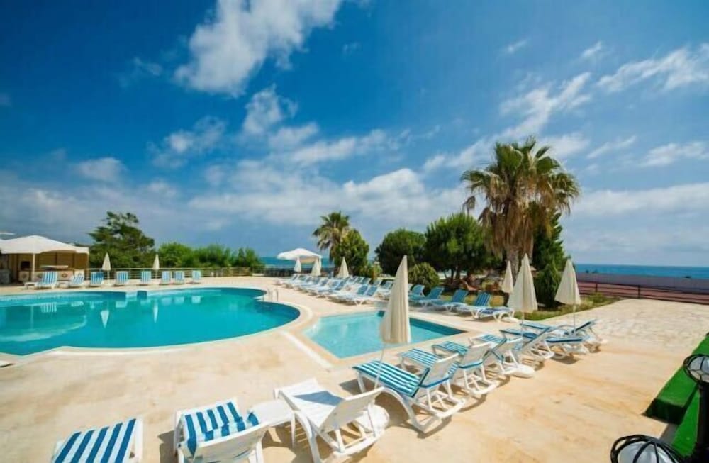 Elysium Elite Hotel & Spa 34/35