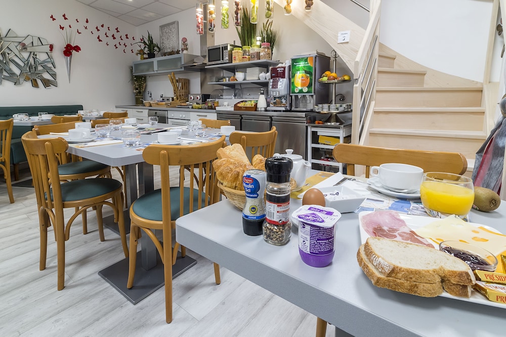 Hotel du Moulin d Or 33/50