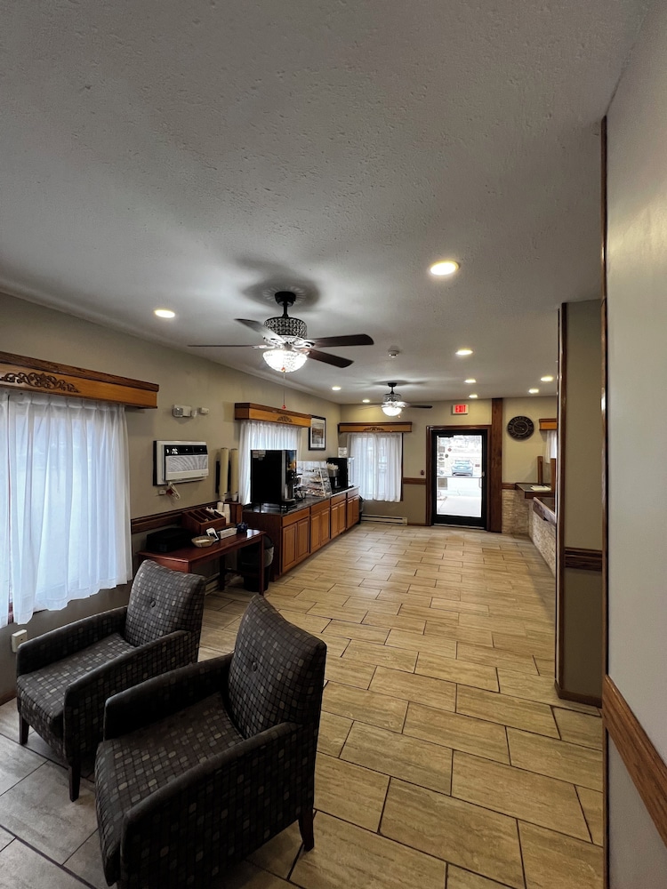 Travelodge by Wyndham Ishpeming/Marquette 36/49