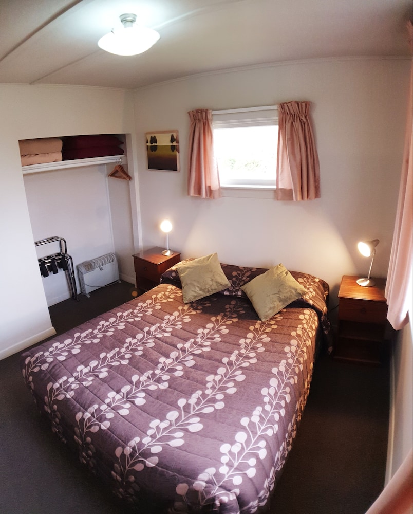 Glacier View Motel 17/68