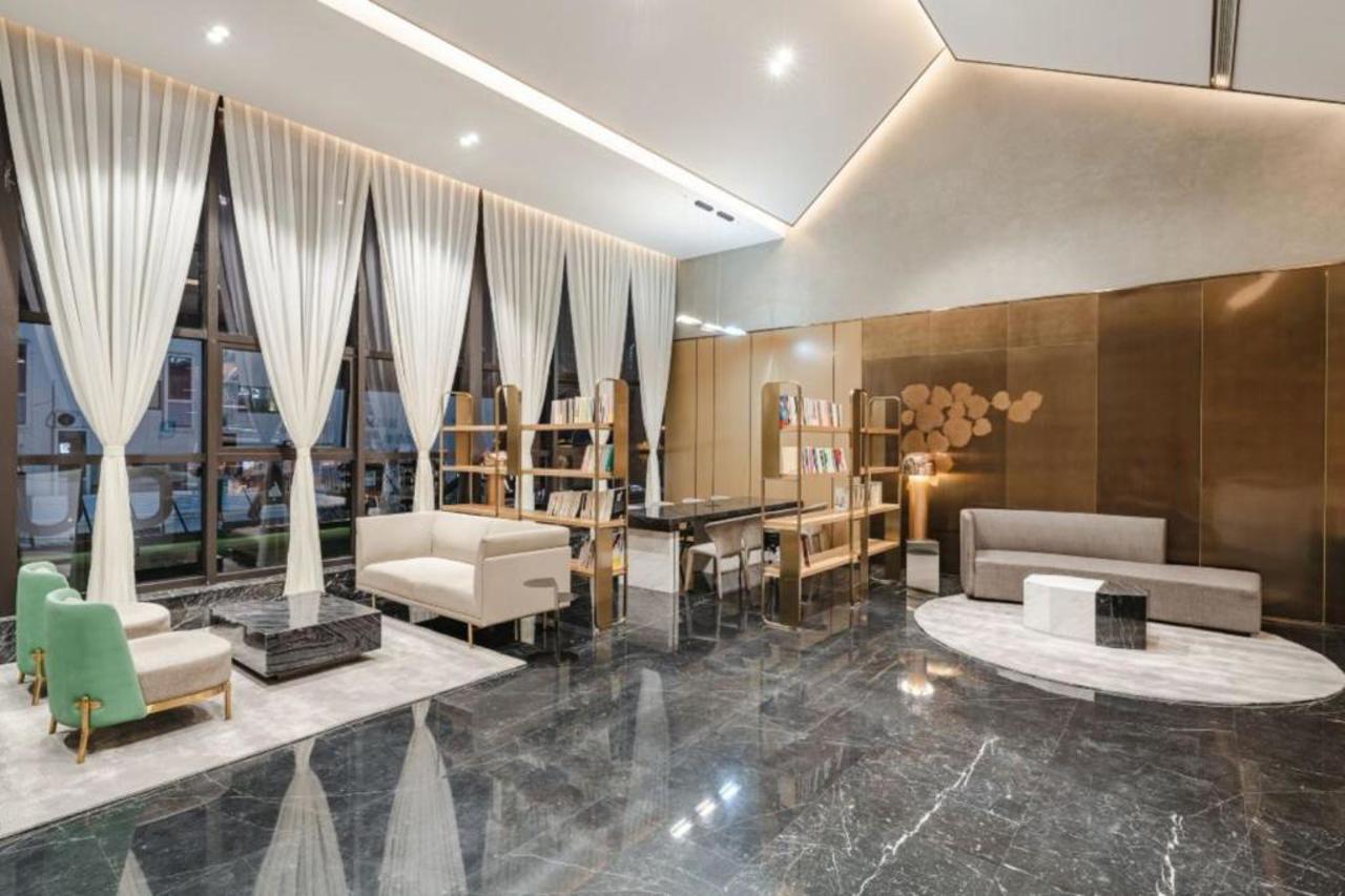 Shanghai Lingang New Town Atour Hotel 19/24