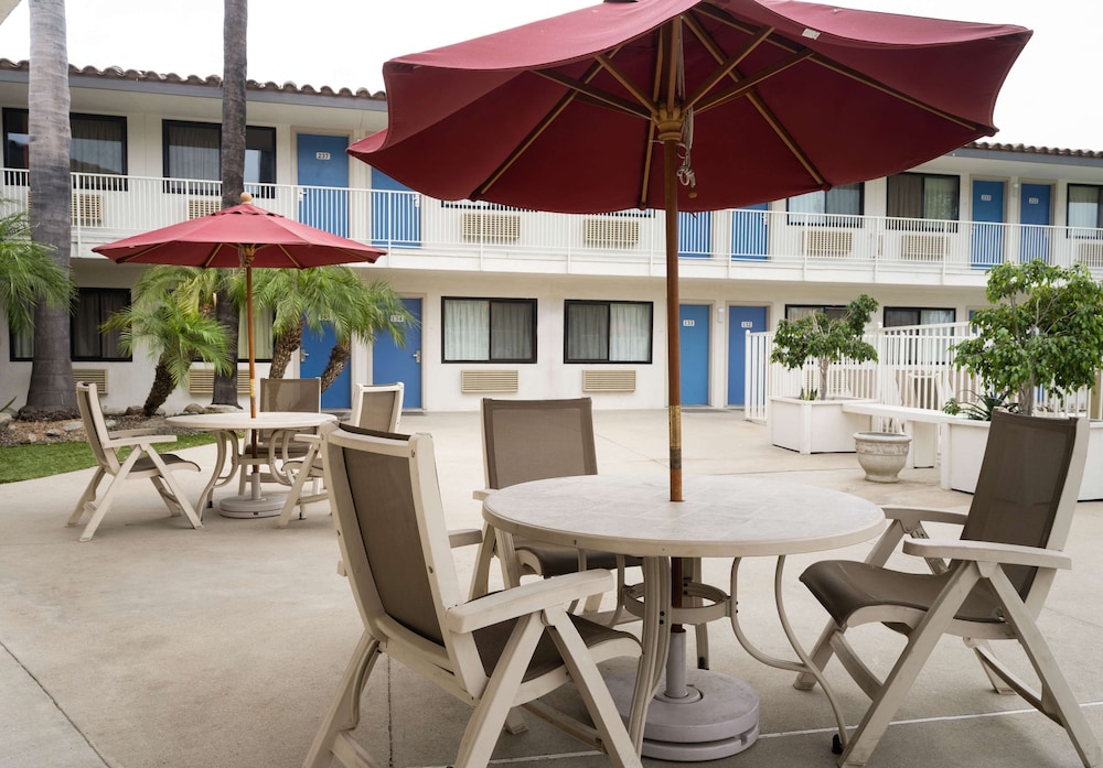 Motel6 Camarillo, CA 56/71