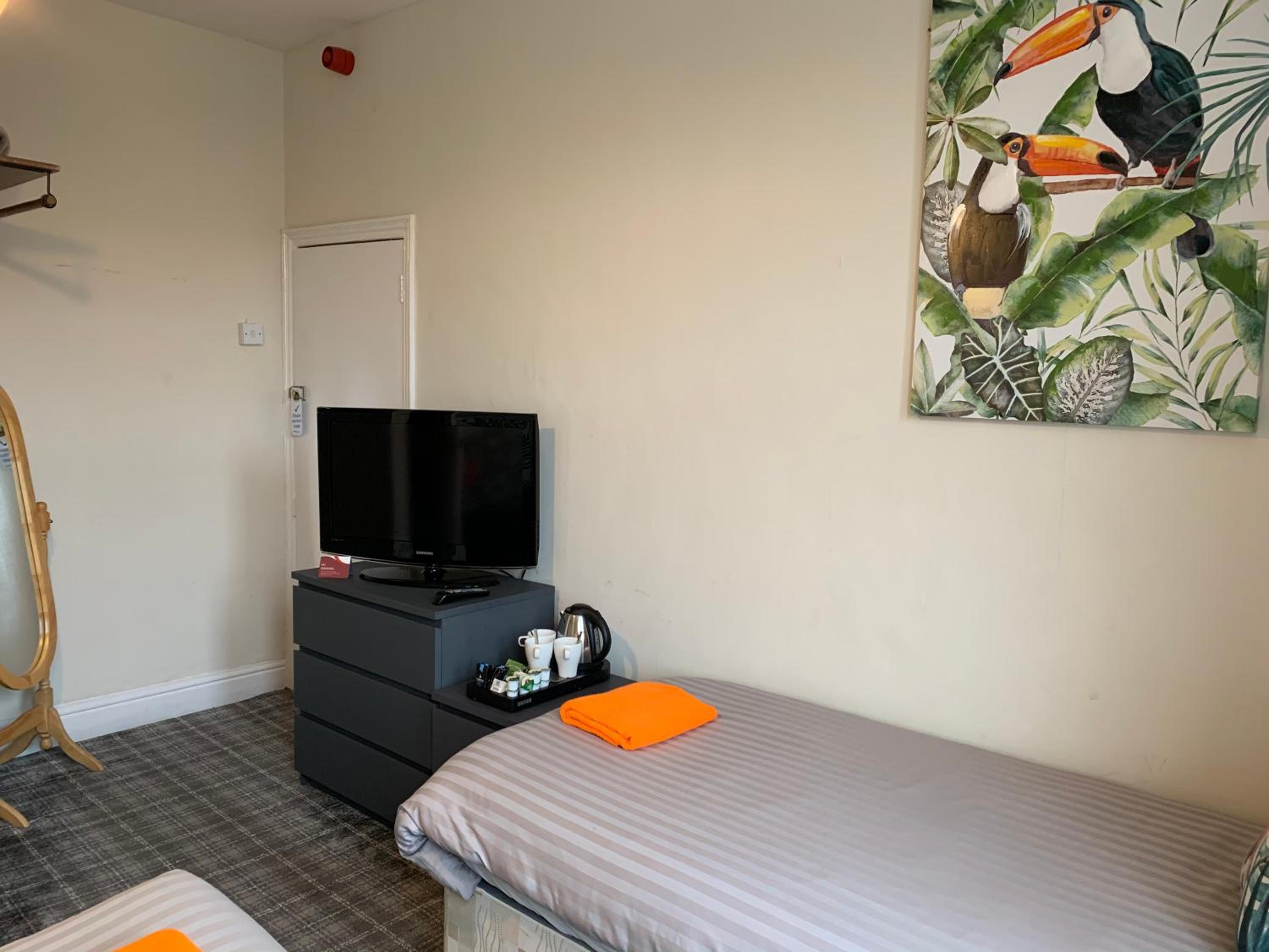 غرفة ثلاثية، Tropics Beach Hotel 4/7