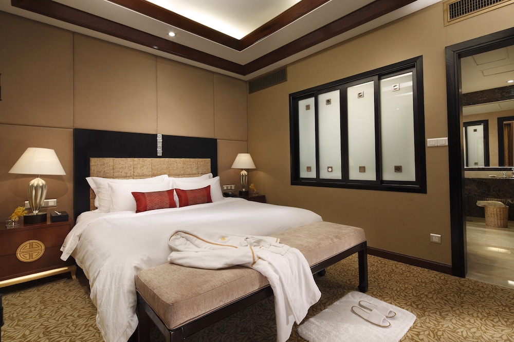 Dong Fang Hotel 42/74