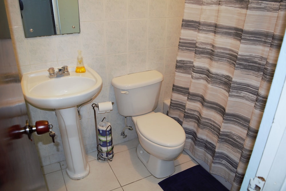 The Embassy Luxury Apt Crystal Towers I 8/8