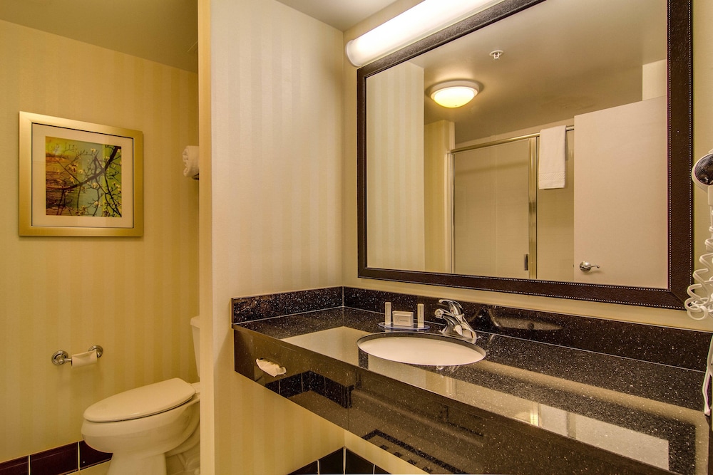 Fairfield Inn & Suites 17/32