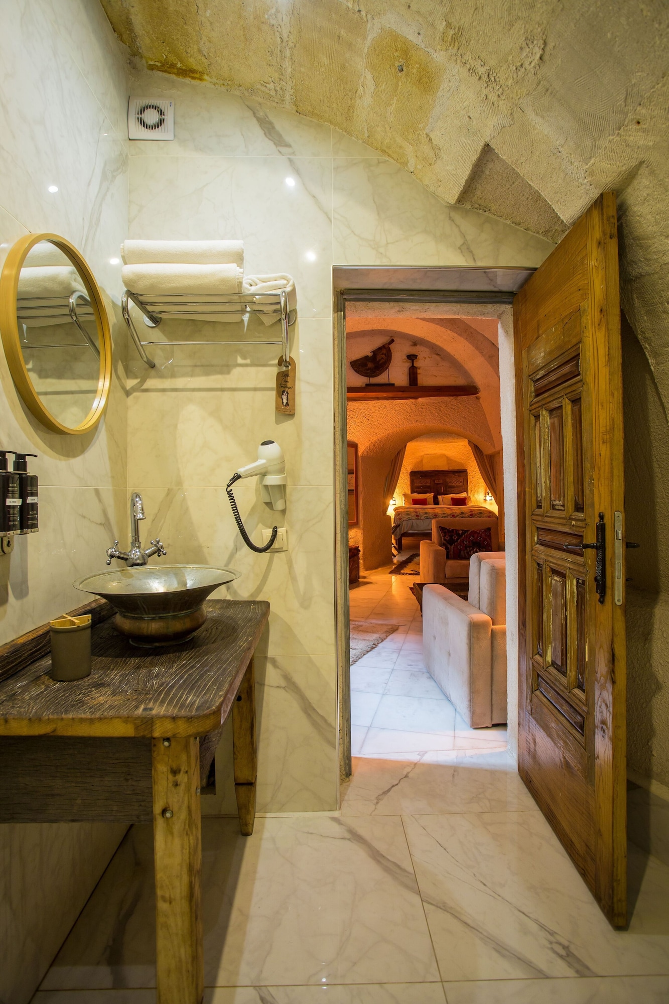 CAVE, SUITE