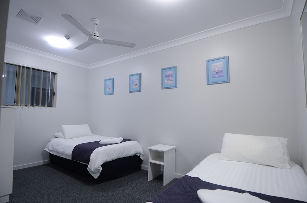 Moby Dick Waterfront Resort Motel 30/67