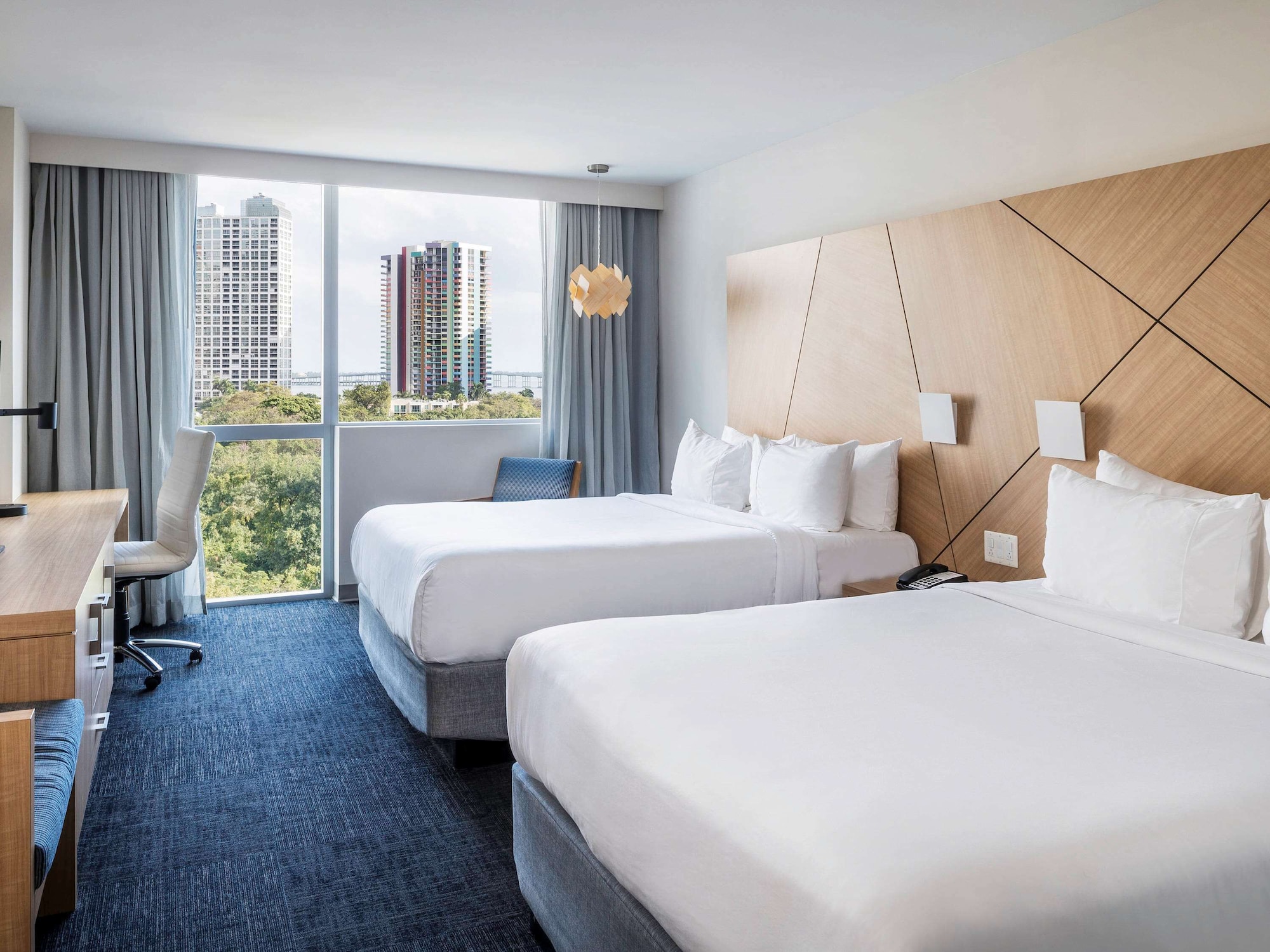 CITY, SUPERIOR, 2 QUEEN BEDS, PARK VIEW