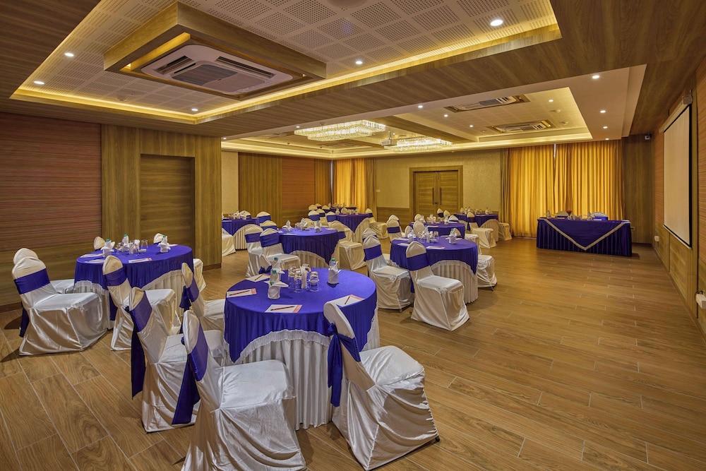 Grand Continent Hosur A Sarovar Portico Affiliate Hotel 40/47