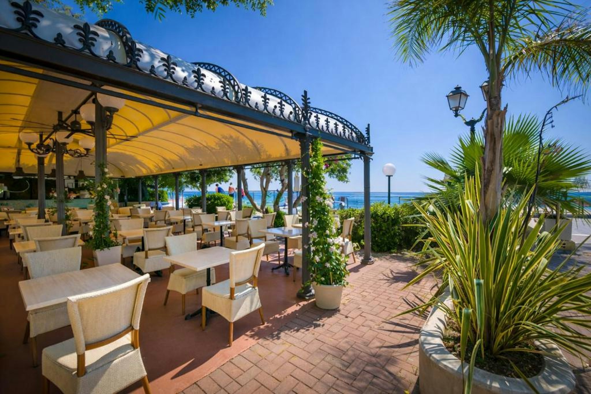 Grand Hotel Mediterranee 2/64