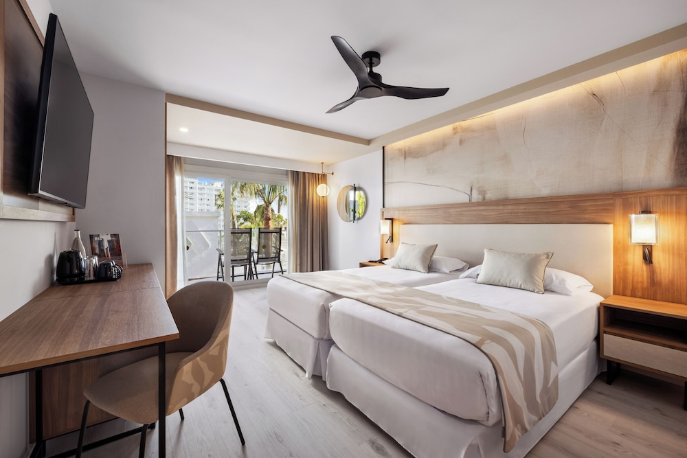 غرفة بسرير كوين بشرفة بإطلالة جزئية على البحر، Riu Palace Nautilus - Adults Only 4/10