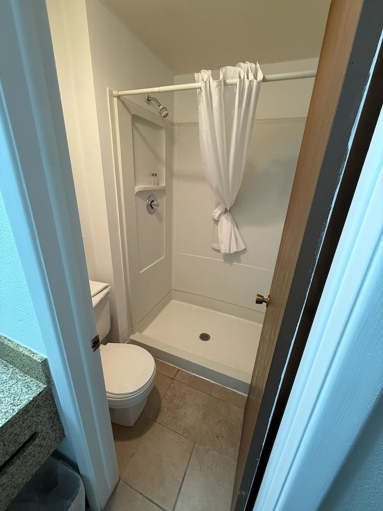 Richland Inn Suites 36/37