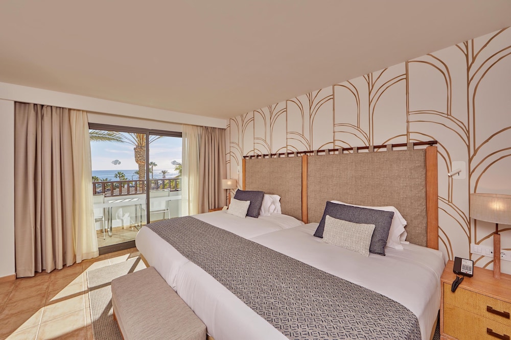 Preferred Club, Suite, King Bed, Ocean View, Terrace