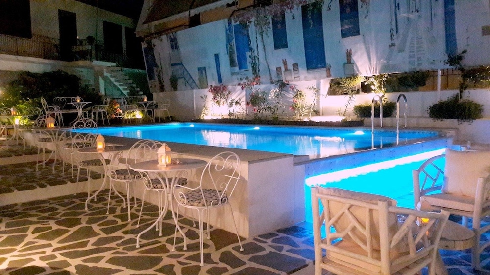 Pirofani Hotel 29/50