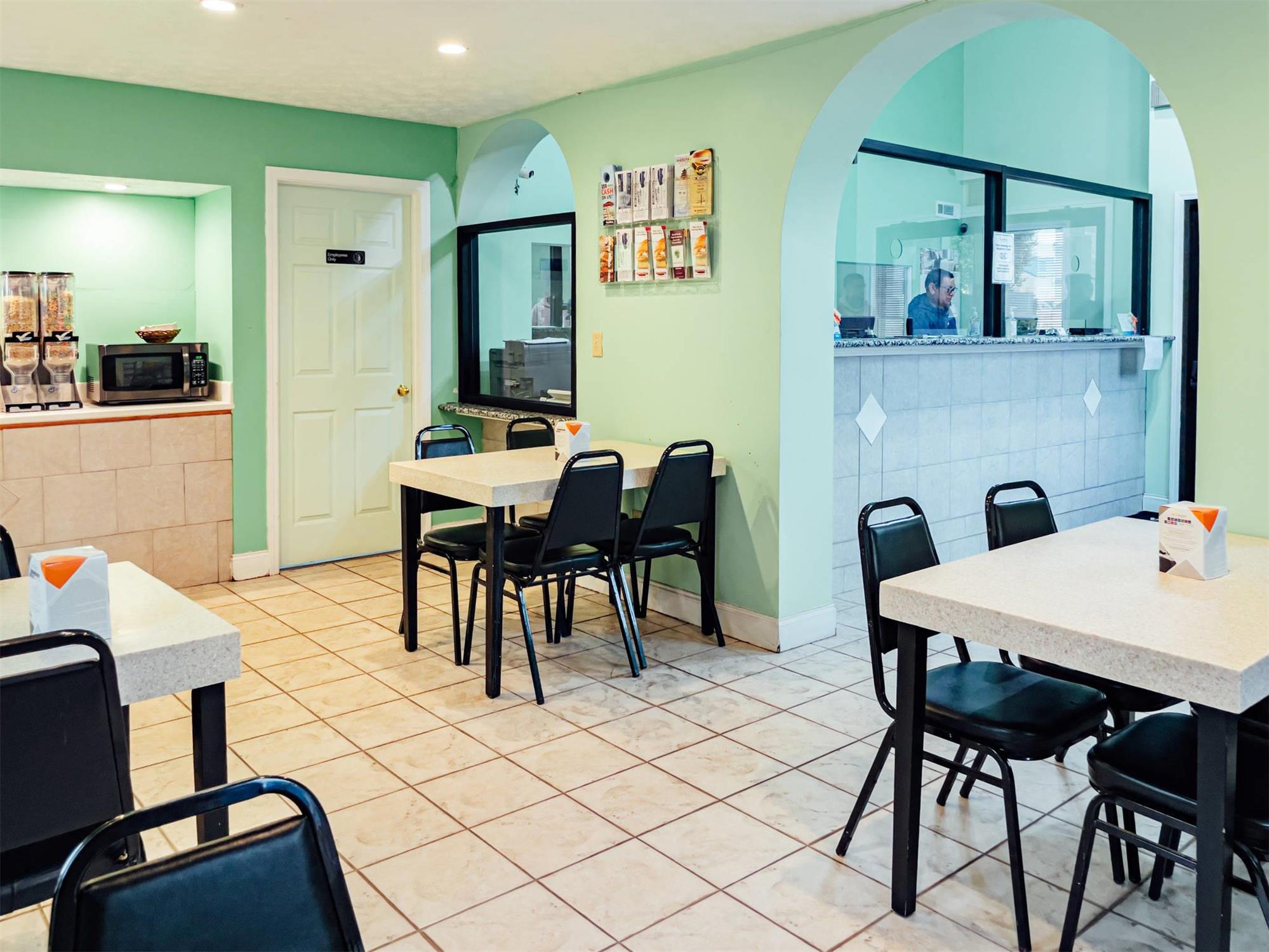 Rodeway Inn & Suites Carrollton, GA 30/42