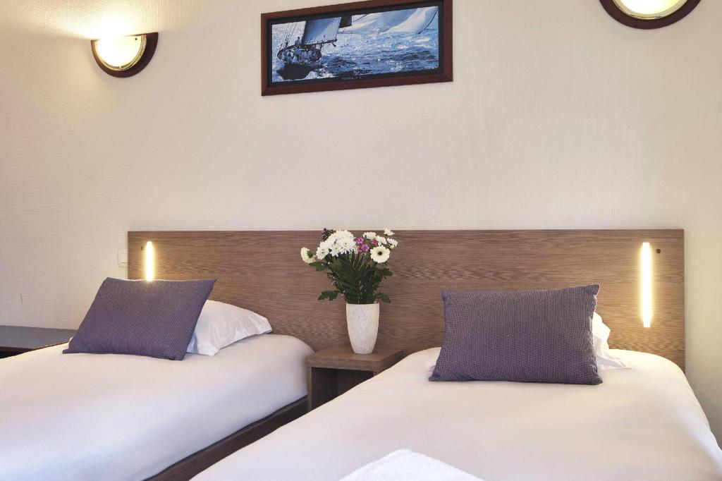 Upgrade, Twin Beds