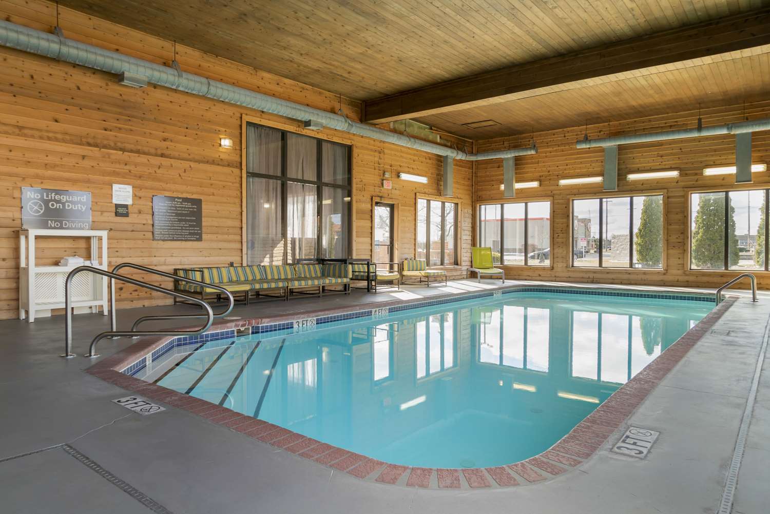 Comfort Inn & Suites Toledo North 24/30