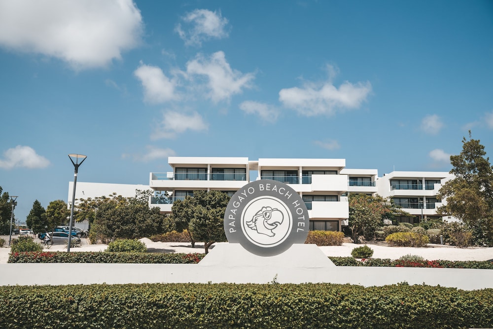 Papagayo Beach Hotel 9/76