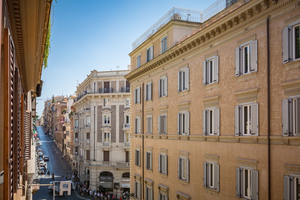 The Sistina Suite 2/46