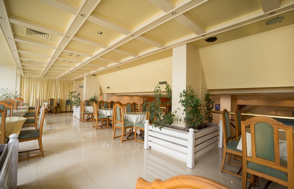 Hotel Versailles 8/39