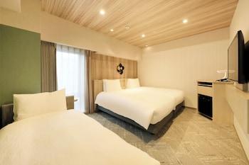 Deluxe, Twin Beds, Electronic Cigarette Only