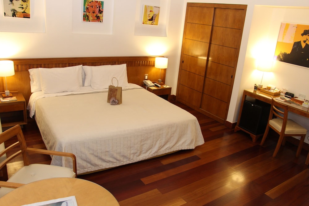 De La Opera Hotel 25/74