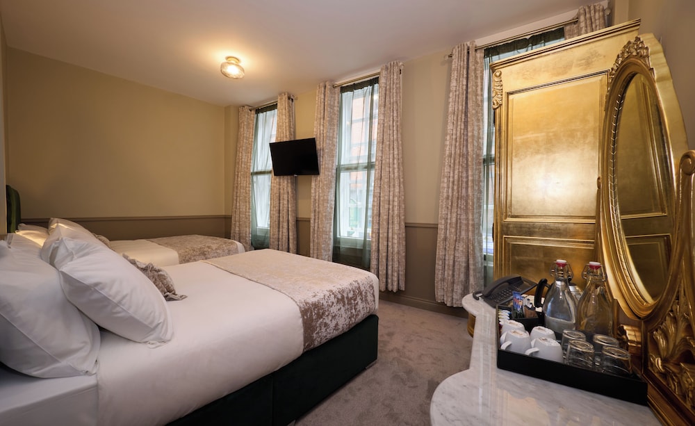 Riverhouse Hotel 10/50