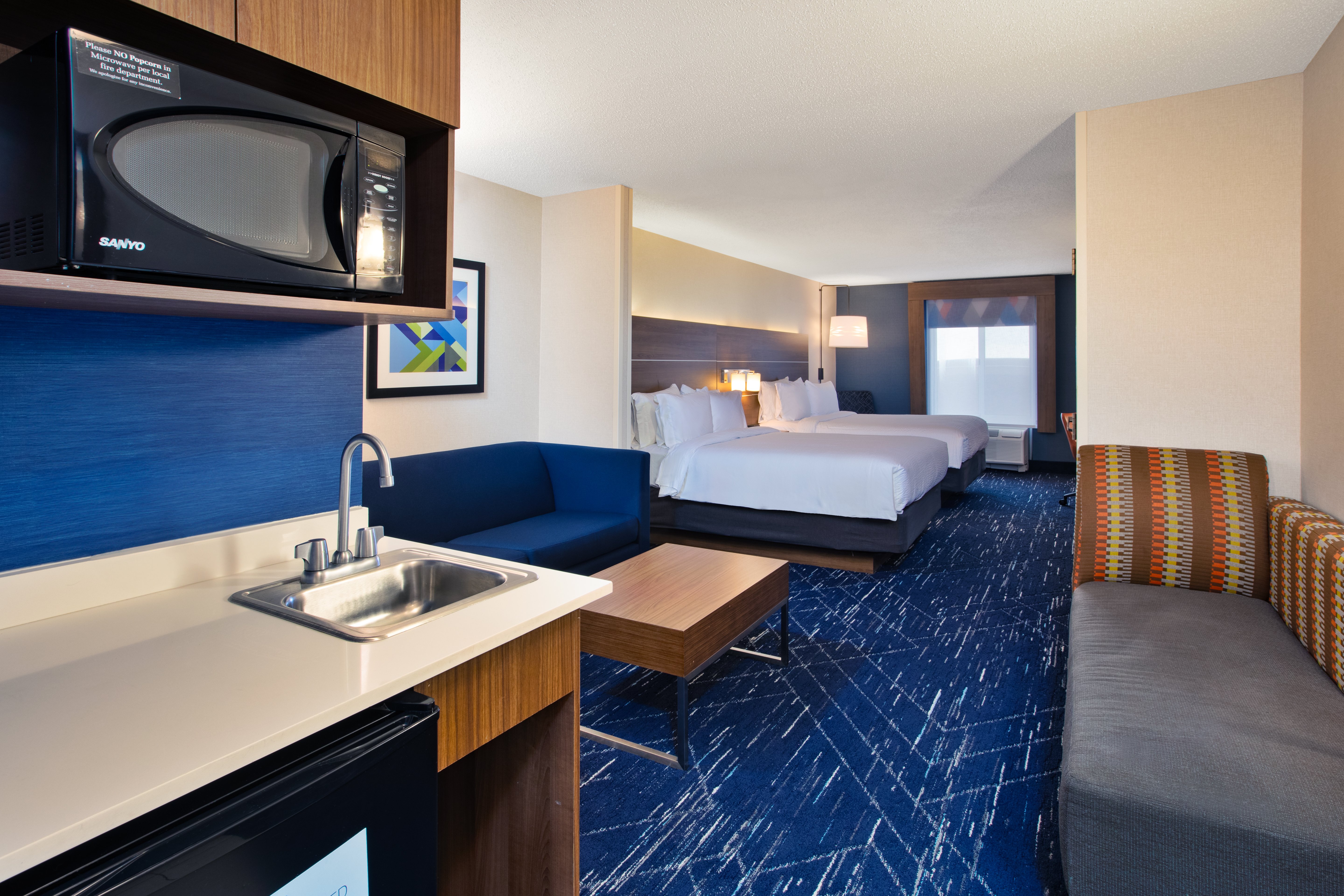 جناح لذوي الإعاقة، Holiday Inn Express Hotel Suites Auburn Hills 2/2