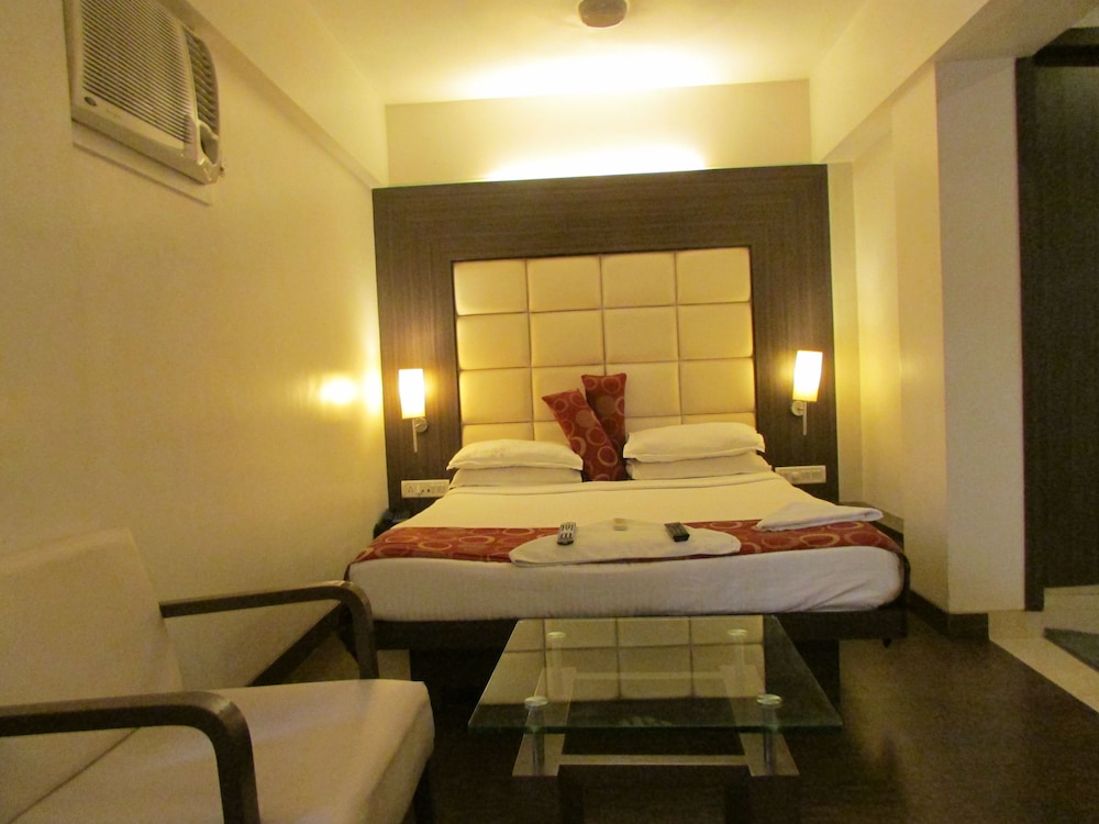 Hotel Mourya Residency 7/17