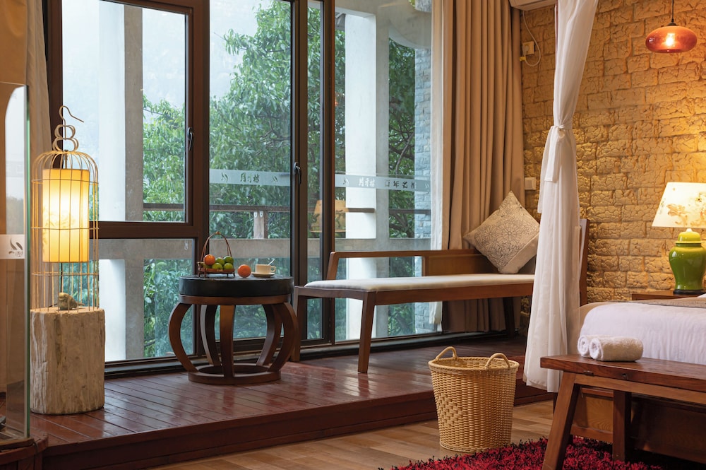 Guilin Crystal Crescent Moon Hotel 58/71