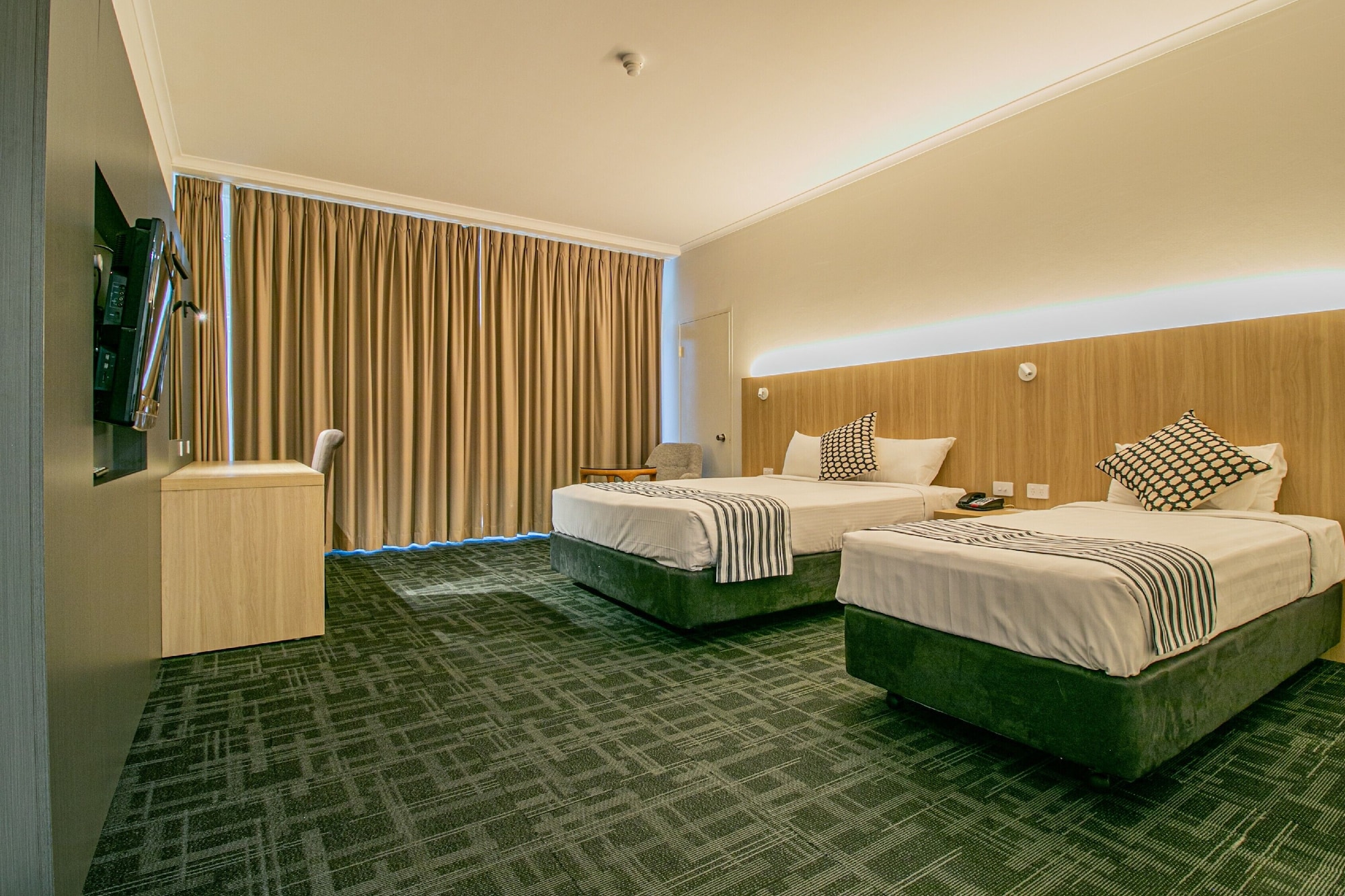Room, 2 Queen Beds, Side Ocean View