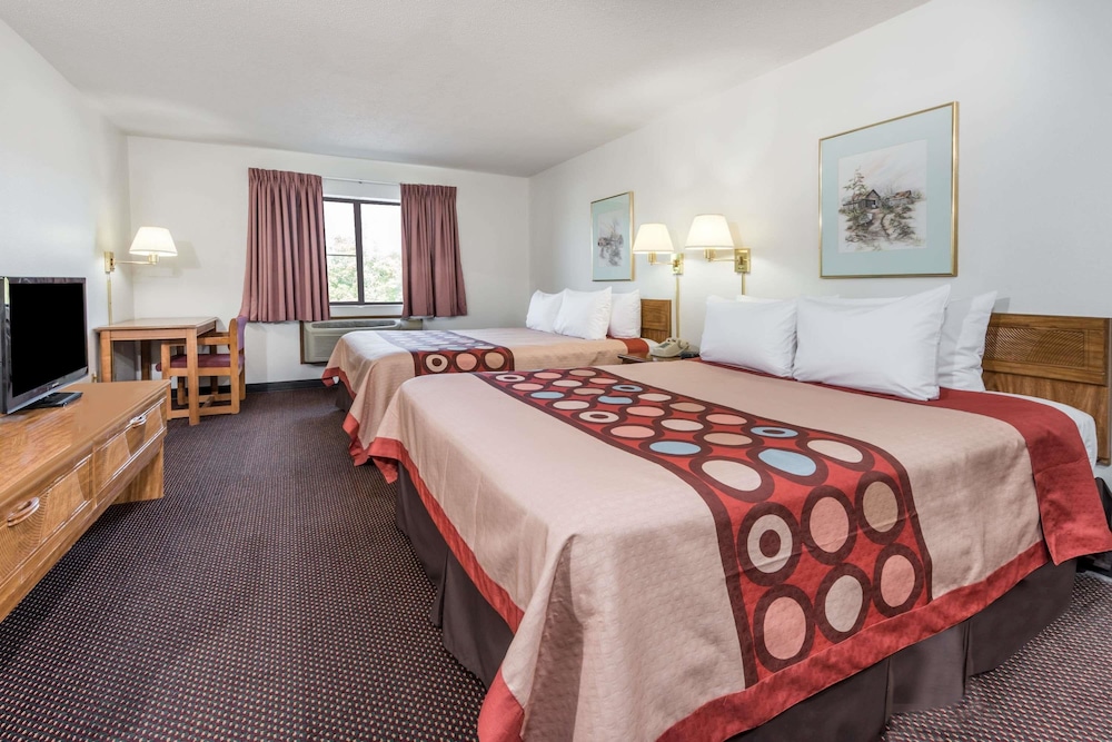 Super 8 by Wyndham Du Quoin 12/23