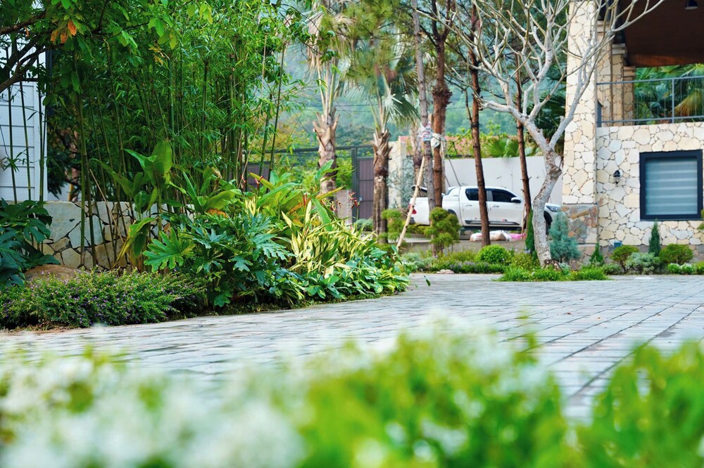Rivana Retreat 41/46