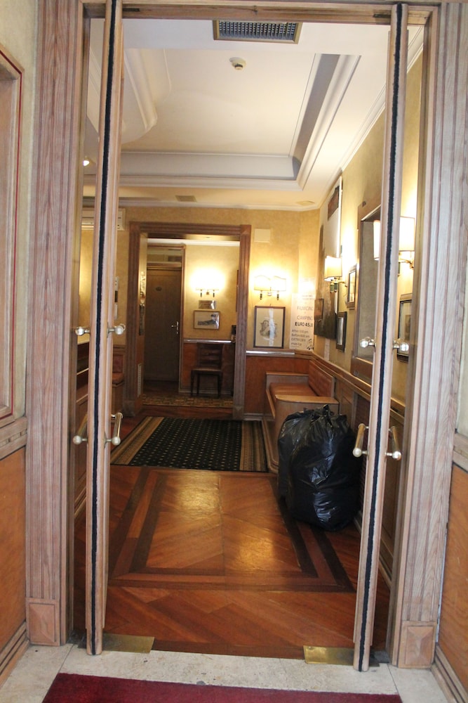Hotel Pomezia 4/28