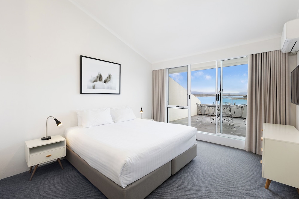 شقة بسرير كينج وسريرين منفصلين بغرفتي نوم مع أريكة، Horizons Lake Jindabyne 8/10