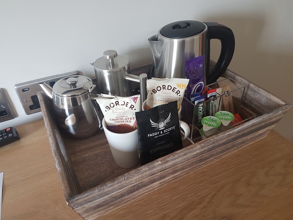 The Bluebird Inn At Samlesbury (ex Premier Inn Blackburn North West) 25/27
