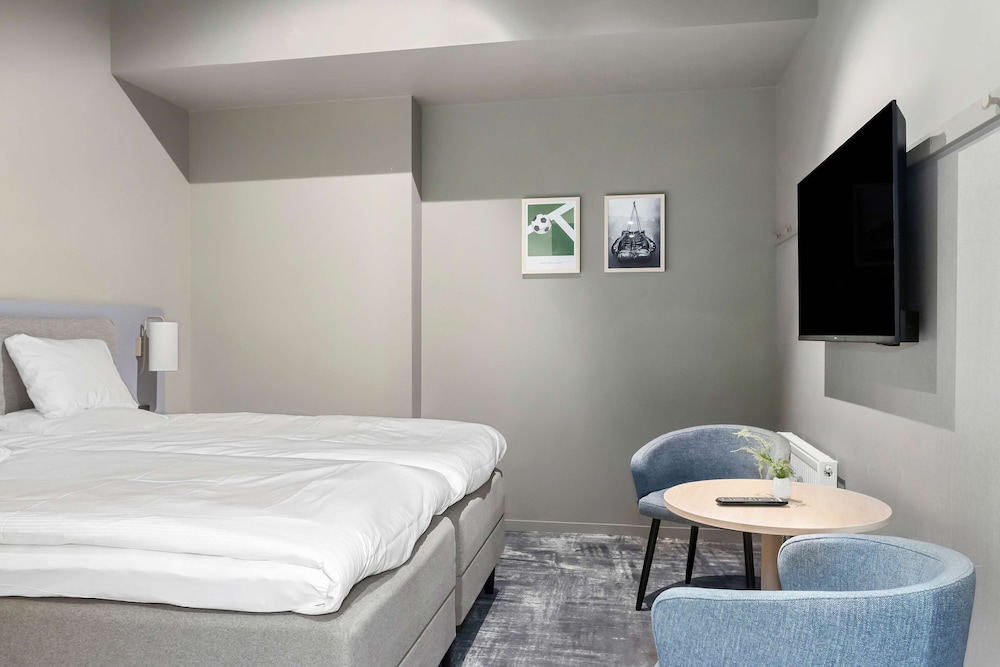Standard, Twin Beds, No Window