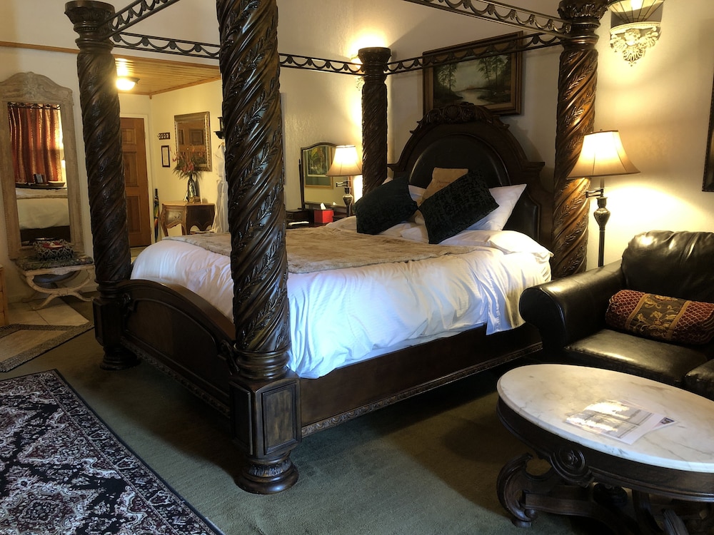 Echo Canyon Manor 19/76