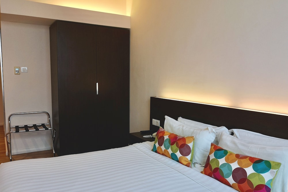 DELUXE, EXECUTIVE, CITY VIEW