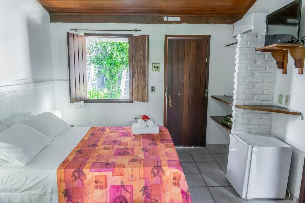 ROOM, SINGLE