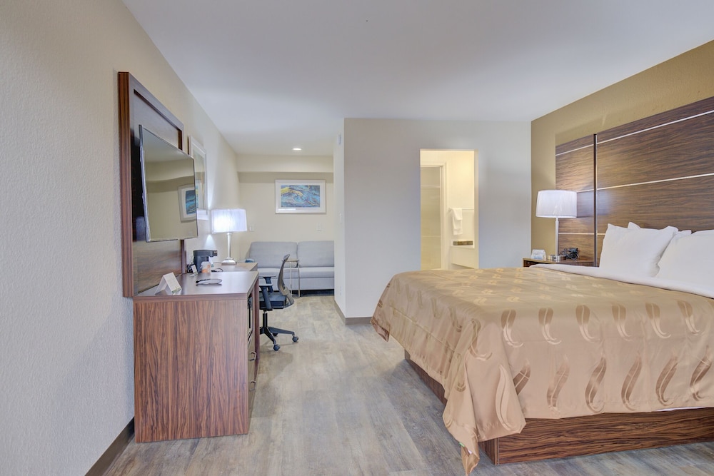 Quality Inn and Suites Suffolk 9/43