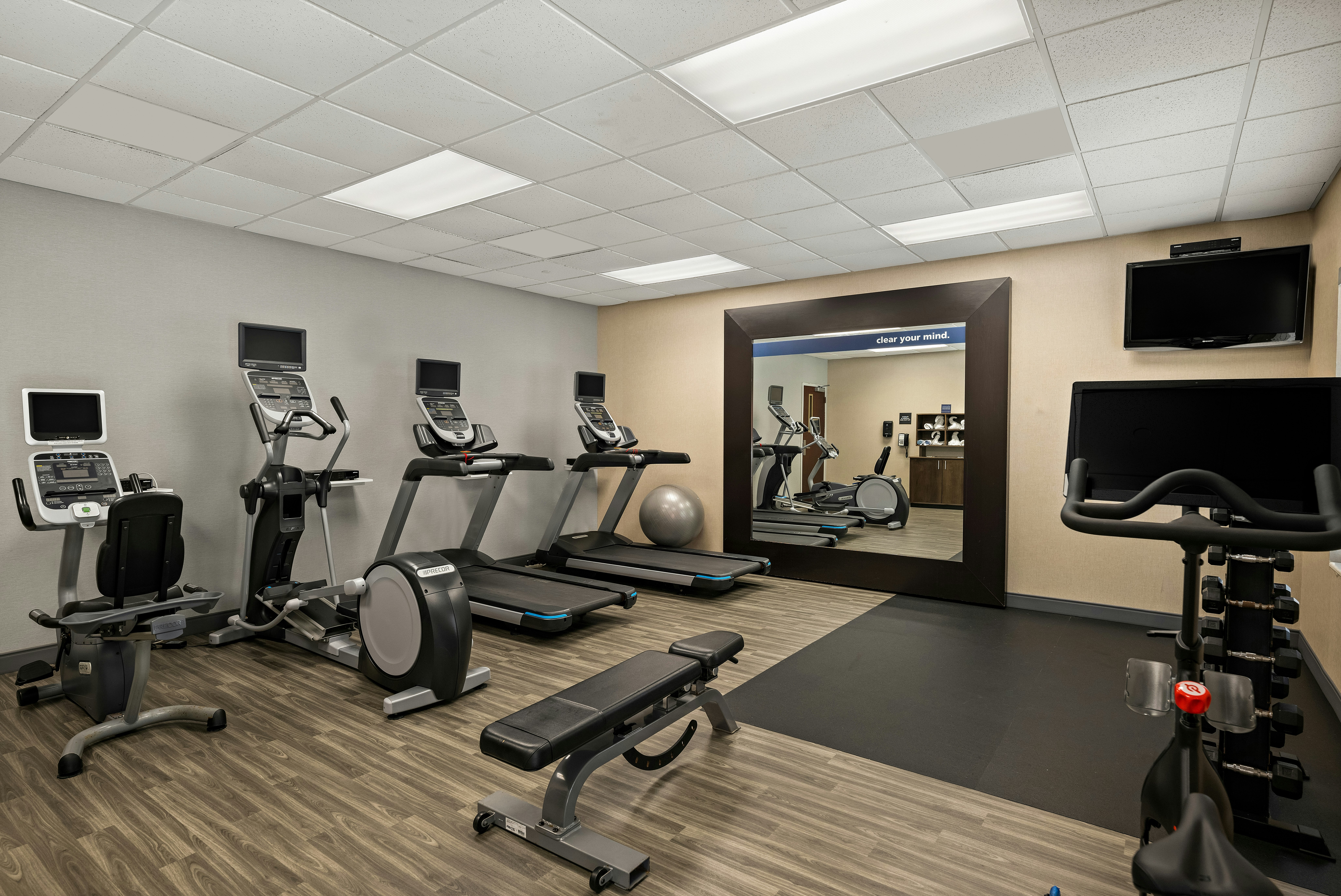 Hampton Inn & Suites Poughkeepsie 47/54